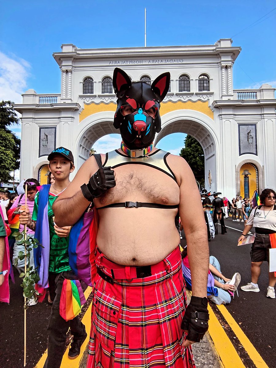 bearseno's tweet photo. Woof desde los arcos Vallarta https://t.co/ykZX5PX73A