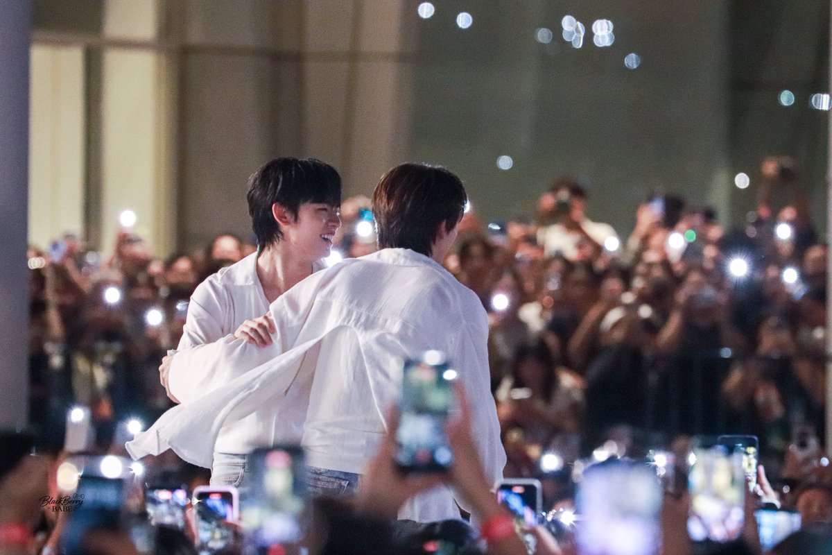 pttpbread's tweet photo. run and grow together, my lovess <33 https://t.co/3X3gGtbMhI