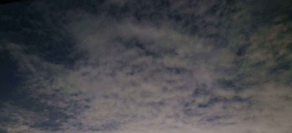 dolphine_20's tweet photo. 6月15日月曜日、雨のちくもり���ち晴れ。
朝は雨だったけど、夕方には青空が…。
17時から22時の空。
今日は色々な表情の雲に出会えた。
夜も空一面に雲が広がり綺麗だった。
#いまそら 
#イマソラ
#空が好き
#雲が好き https://t.co/yYKB53UNqS