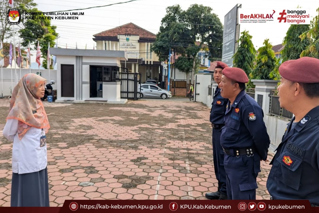 kpukebumen's tweet photo. #TemanPemilih

Kebumen — Sekretariat KPU Kabupaten Kebumen melaksanakan Apel Pagi pada Senin (15/06/2026) di halaman Kantor KPU Kabupaten Kebumen. https://t.co/n3n0Klzwq5