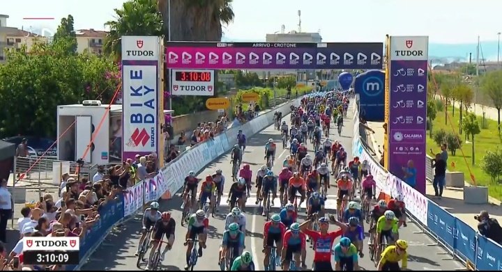 ZXCycling's tweet photo. 🇮🇹@gironextgen stage 2

1🇮🇹D.Donati
2🇧🇪A.Taillieu
3🇨🇵@AubinSparfel
4🇮🇹A.Dellevedove
5🇮🇪S.Dunwoody
6🇮🇹C.Fantini
7🇮🇹M.Fiorin
8🇬🇧@JedSm1thson
9🇮🇹R.Fabbro
10🇮🇹N.Arrighetti
11🇪🇦R.Pareta
12🇪🇪O.Matik

#cycling https://t.co/cWROqcenGO