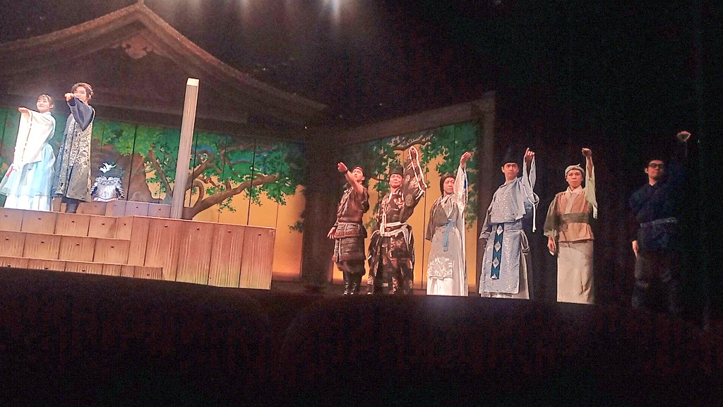 527Lemi's tweet photo. 🎫見て、まず確認したのは両隣いないか!?(訳…踊れるか!?)だ←

アフターステージ
まさかの野球拳!?
👏は周りにお任せして←
身体のが覚えてた踊りの方を🎶

そうきたか（笑）な“鶴姫さまの生まれ在所”
汗だくな男性陣

↑だけで終わるわけないやろ？
『#新鶴姫伝説』本編も含め
ちょいと細かくはALTで https://t.co/vch0dfTkaW