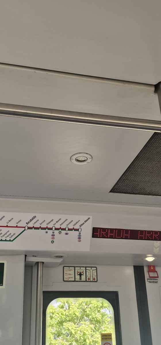 jorgebilbao89's tweet photo. ¿Oye @RenfeC @puRenfeEveryday @Renfe  esto es normal en vuestros trenes?¿Como es posible que haya goteras estando fuera a 35°?Llueve goteras,calor de la leche ,goteras...Creo que ya es hora de ir jubilado algun tren.Que verguenza de transporte público. https://t.co/GKFNoRq2tf