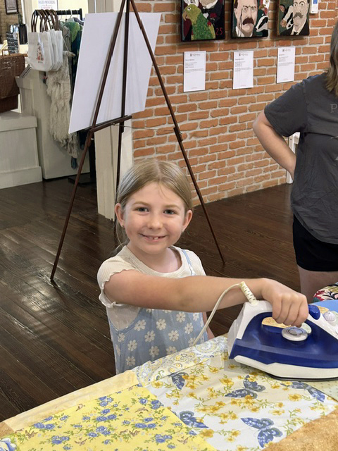 TxQuiltMuseum's tweet photo. Some happy campers from our recent Quilting for Kids Beginner Class! https://t.co/QqrasHZ7HL