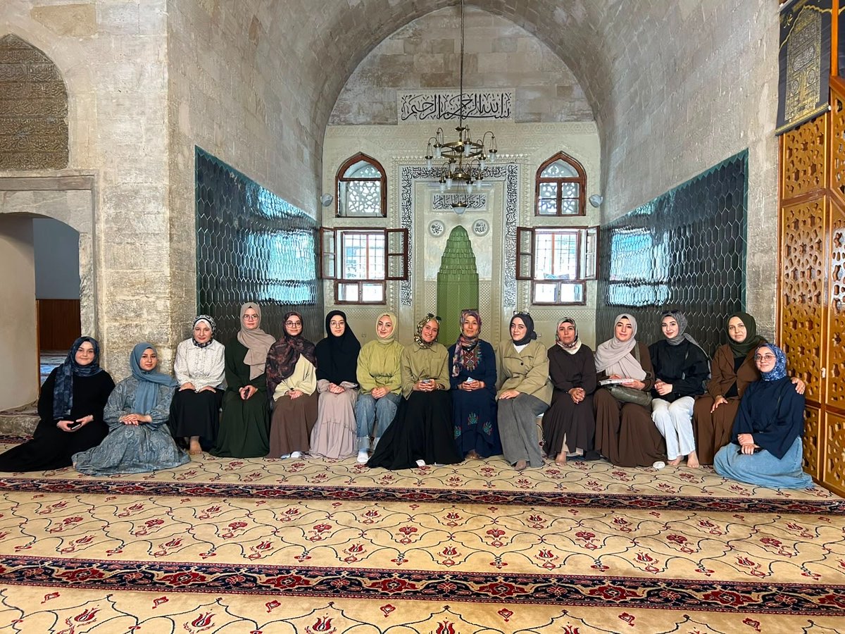 kmuiif's tweet photo. Fakültemiz hocalarından Dr. Ögretim Üyesi Betül Şahin tarafından Türk İslam Sanatları Tarihi dersi kapsamında ilimizde bulunan Karamanoğulları dönemine ait mimari eserlerin yerinde öğrenilmesi amacıyla teknik gezi düzenlendi. https://t.co/sKFHMtYw6P