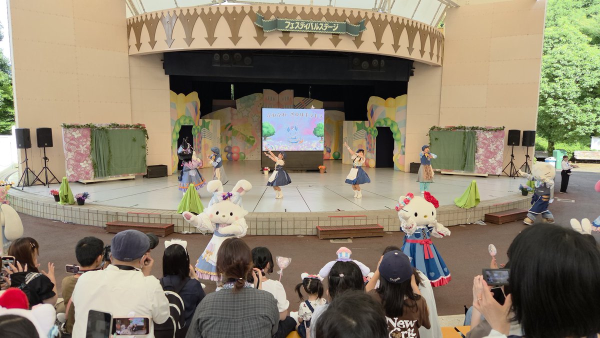 mackey1972's tweet photo. 土曜日にハーモニーランドでカラフルブルーミングを見てきた。
舞台音源アレンジ？？のhappy happy fantasyのサビ？の部分の音の明るさ？テンポ？？から、夢のジャパネェットたかた～のフレーズが繋がりそうと思ったら頭から離れなくなった(笑) https://t.co/Q0l7IzsLuL