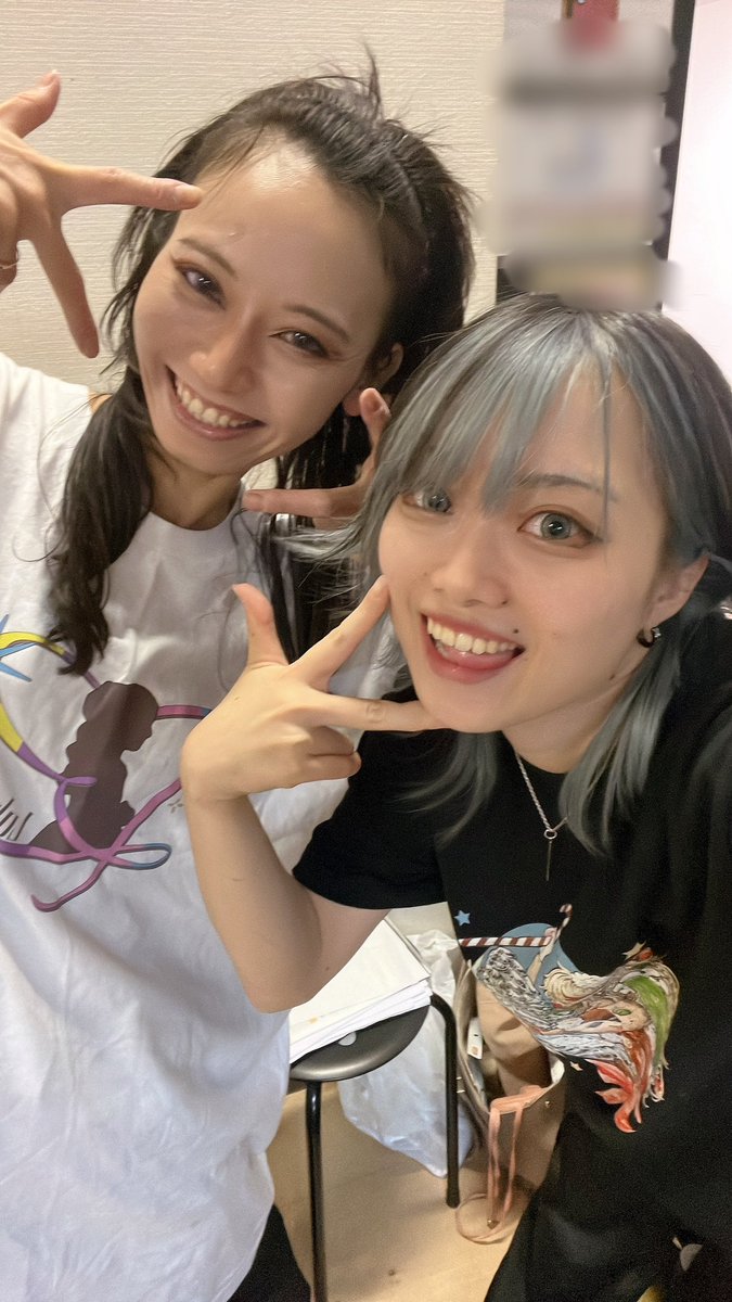 GOEchandaYo's tweet photo. #イデアの墓標 集中稽古始まりました〜！
ベシャベシャになりながら食らいつきました。なんかまた一歩掴めた気がするのでぜってぇ離さねぇからなの気持ちです❤️‍🔥

#げんたま2026 では逆班の杏奈さんと🫶
2人ともビジュ撮後だから平成ヤンキー顔で稽古してました😂いかちー！
https://t.co/xLlqsMEaj8 https://t.co/6mHBz8jtwA