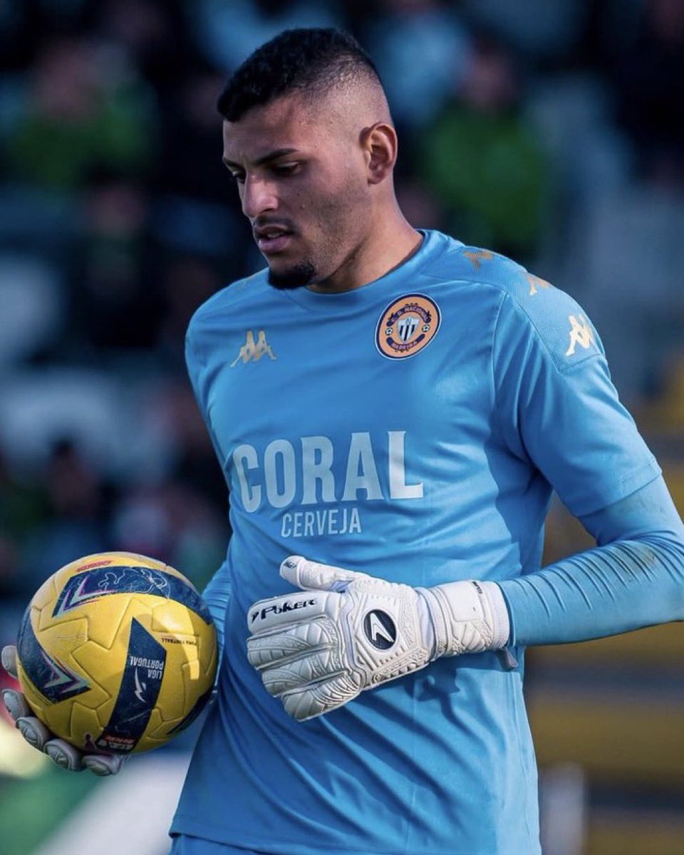 Verdao_infos's tweet photo. 🚨 AGORA!

O Palmeiras encaminhou a permanência do goleiro Kaique, que estava emprestado ao CD Nacional.

O Verdão e o jovem se reuniram nos últimos dias e a tendência é que jogador permaneça no clube e se reapresente normalmente para compor o elenco para a sequência da temporada.

A comissão entende que o goleiro deve ser o reserva imediato de Carlos Miguel no futuro.

🗞️ @onossopalestra | @Infos_palestra 
📸 Reprodução