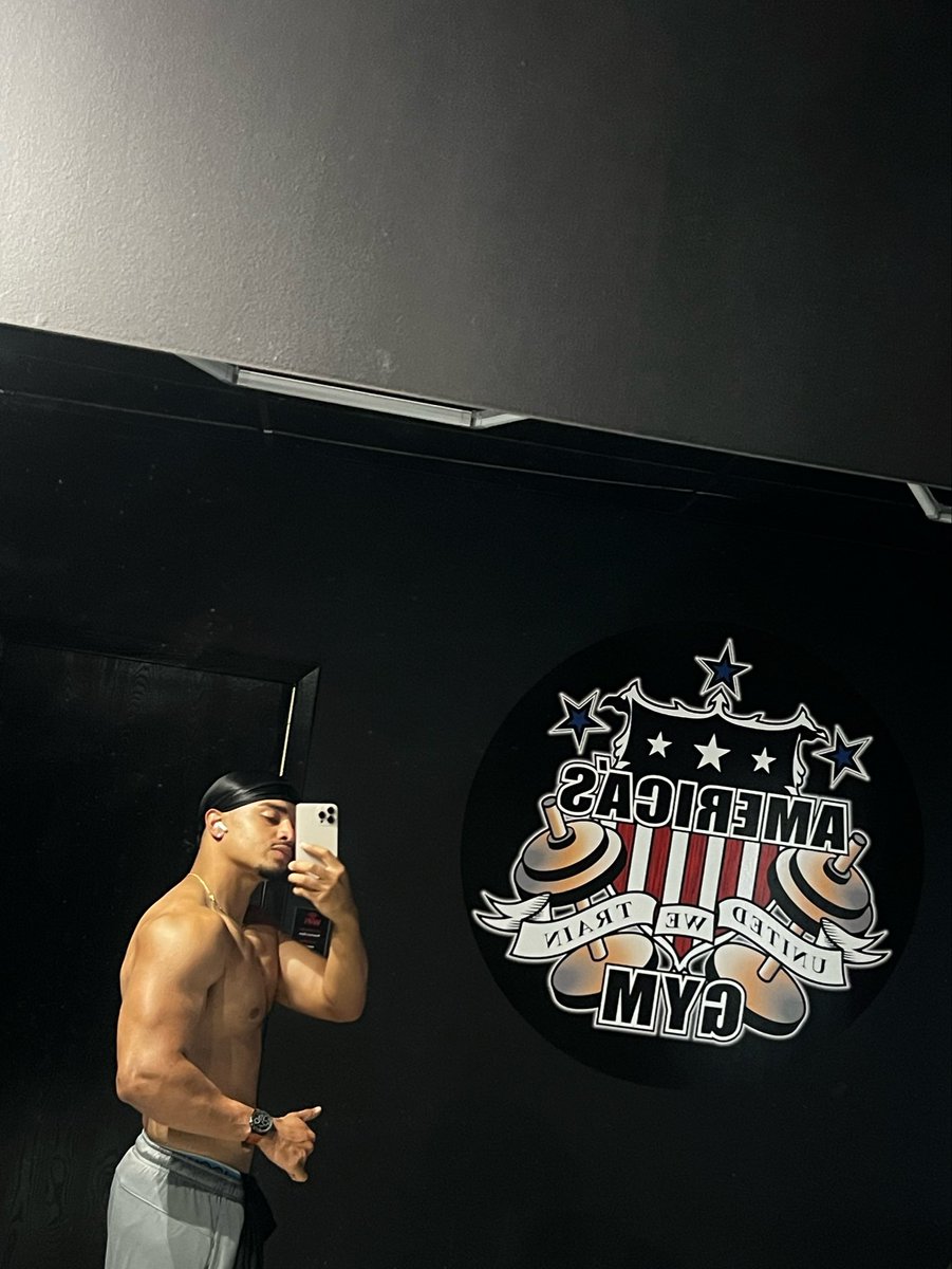 DominicanpapChi's tweet photo. Chicago what’s goin on 

#latino #bbc #fit https://t.co/Ur7uf1hK0Y