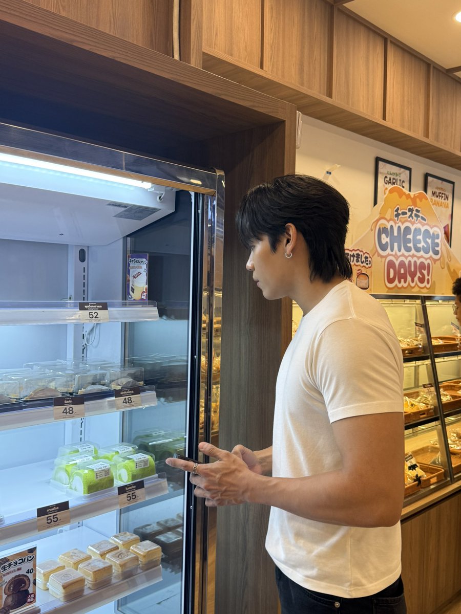 oattrttt's tweet photo. ชีพามากินข้าว
ชีหาซื้อโรลใบเตย(เดินหาอยู่อย่างงั้น)
ชีเดิน
ชีชวนมากินของหวาน https://t.co/IRISWsqVuG