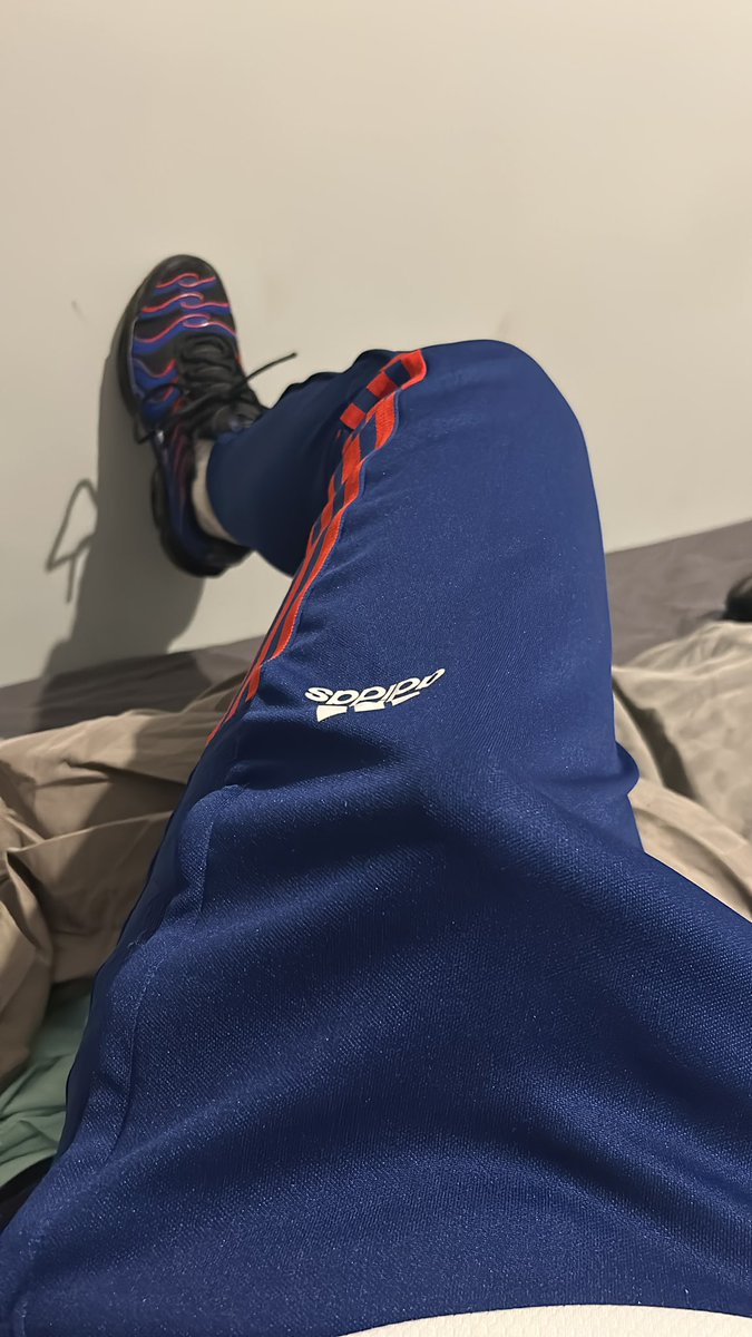 Kiffeur6907's tweet photo. J’adore cette paire https://t.co/8tdHM7R8s7