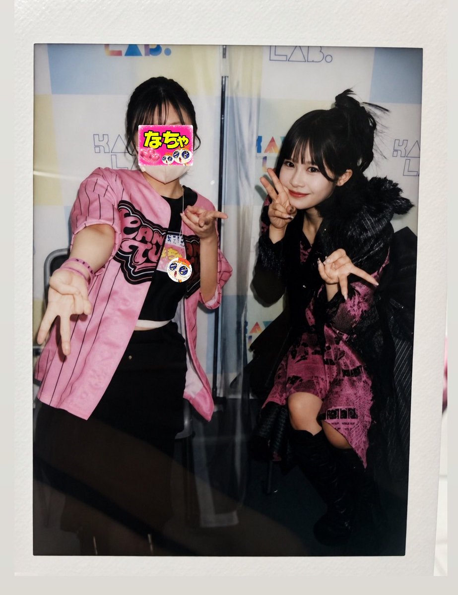bibicha__'s tweet photo. 6/14大特典会2部✌️
📍有明アリーナ

大大大念願の
1時間人格変わりながら粘り手にした、
びびちゃんチェキ🫧

アイドルはもちろん
女の子の中で世界一可愛いよ😻💖
一生の推しです！！
びびちゃんだいすきだよぉ〜🫧

#村川緋杏
#みてみてびびちゃん https://t.co/154NkBMSE0