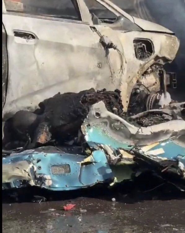 Bracesco2023's tweet photo. Todas las fotos que andan dando vuelta del accidente de Gaspi y Oliver Tree parecen IA o muñecos sin exposición ósea y como si fueran muñecos de plástico.
Son bastante raras para mi ojo (que vi miles de fotos de accidentes como periodista de policiales). https://t.co/QclN8PxQAx