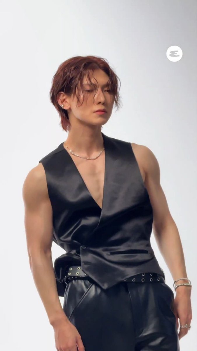 sunnyjngsng's tweet photo. this jh + this ys... 😵‍💫 https://t.co/hfM7FK5EfV
