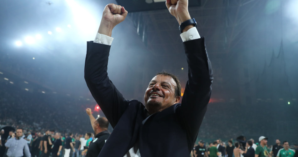 kosmopolitan138's tweet photo. Οι πιο ωραίες μπουνιές που είδα στην ζωή μου.

Γαμιας απέναντι στο γαυροσυστημα. 

Σε ευχαριστούμε για όλα💚
#paobc https://t.co/TC4tnTvP2o