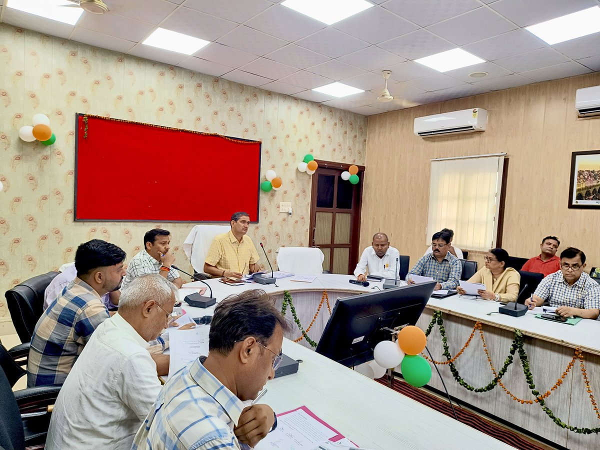 DMMathura1's tweet photo. सी0एम0 डैशबोर्ड (राजस्व) की समीक्षा बैठक हुई संपन्न।

निर्माण कार्यों में तेजी लाने के निर्देश दिए।

नियमित पोर्टल पर फीडिंग सुनिश्चित करें।

पूर्ण निष्ठा एवं जिम्मेदारी से कार्यों का निर्वहन करने के निर्देश दिए।

@UPGovt @myogiadityanat
@CMOfficeUP @InfoDeptUP https://t.co/6IXUWLn5xz