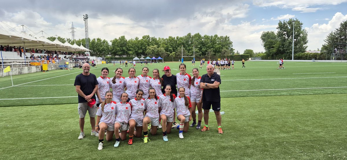 xvhortaleza's tweet photo. 💚💛❤️ Orgullo XV en Valladolid. Este finde, Alba, Candela y Jimena representaron a Madrid en el Campeonato de España Seven Sub16. Especial ilusión por la primera convocatoria de Alba. ¡Muy orgullosos de vosotras! 🐉 https://t.co/v8vuac0EH9