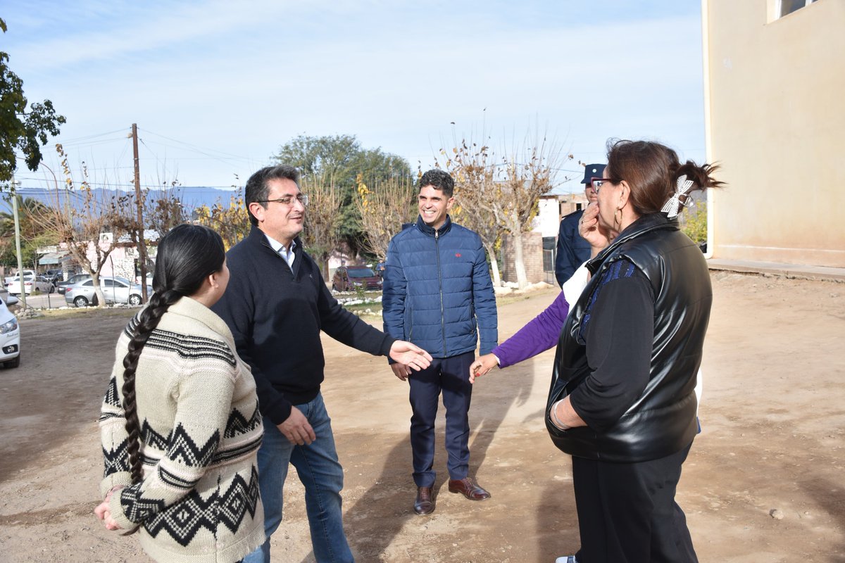 rickiherrera's tweet photo. Junto al diputado provincial @sgutierrez978 estuvimos en el Instituto Superior de Formación Policial de Chilecito, que funciona en el CEJA "María Eva Duarte de Perón". 

En forma conjunta dimos respuesta a un pedido muy importante: la instalación de un portón para el cerramiento del predio y mayor seguridad para estudiantes y personal.

Además, con directivos de ambas instituciones, recorrimos las instalaciones y tomamos contacto directo con otras necesidades e iniciativas. 

Por decisión del gobernador @QuintelaRicardo vamos a seguir acompañando y dando respuesta a otras demandas de esta comunidad de ambas instituciones de Chilecito.