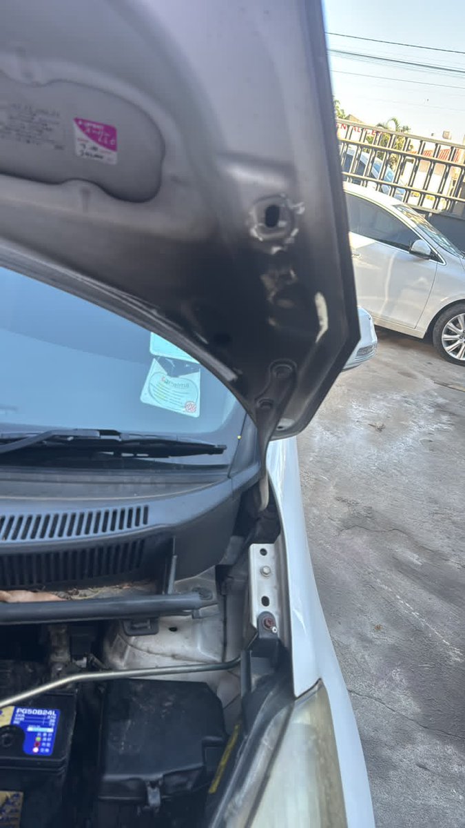Rdiasmz's tweet photo. Um amigo meu viu seu carro a pegar fogo, fogo posto pela... Polícia.
​Parece mentira. Ele estava a jantar no Zambi, por volta das 21 horas do sábado, quando o guarda o chamou rapidamente informando que o seu carro estava a arder. Largou tudo e foi ver o que se passava. https://t.co/Oh8GhsDaTj