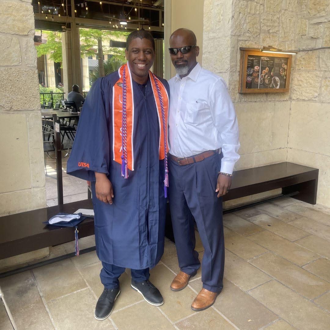 Dr_Andrisse's tweet photo. A degree is proof of what happens when determination refuses to quit.
Huge congratulations to Darrius Upshaw on earning his B.S. in Molecular Microbiology & Immunology from UTSA! We are incredibly proud of this massive milestone.
#FromPrisonCellsToPhD #STEMScholar https://t.co/MpR7KSJ7G1