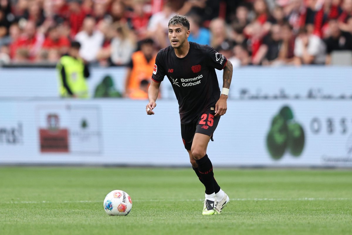 elijahchels_'s tweet photo. Personally, I think Xabi Alonso will bring in a DM who can dictate and distribute the tempo of the game, while also being able to sit deep and provide cover alongside Moisés Caicedo.

I was thinking someone like Palacios of Bayer Leverkussen that Xabi really liked... https://t.co/dI9cEsDuca