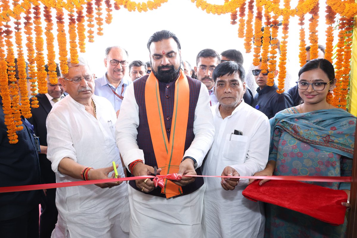 LalanSingh_1's tweet photo. आज पटना में राष्ट्रीय मत्स्यिकी विकास बोर्ड (NFDB), हैदराबाद के क्षेत्रीय कार्यालय का उद्घाटन किया।

बिहार में NFDB के इस क्षेत्रीय कार्यालय की स्थापना मत्स्य क्षेत्र के विकास को नई दिशा देने वाला महत्वपूर्ण कदम है। इसके माध्यम से मत्स्य पालकों को आधुनिक तकनीक, गुणवत्तापूर्ण प्रशिक्षण, वैज्ञानिक मार्गदर्शन तथा बेहतर बाजार संपर्क की सुविधाएं उपलब्ध होंगी, जिससे उनकी आय में वृद्धि के साथ राज्य में रोजगार और आर्थिक गतिविधियों को भी बल मिलेगा।

इस अवसर पर बिहार के माननीय मुख्यमंत्री श्री @samrat4bjp जी, बिहार सरकार के सहकारिता मंत्री श्री @ramkripalmp जी, पटना साहिब के माननीय विधायक श्री रत्नेश कुशवाहा जी एवं अन्य गणमान्य अतिथियों की गरिमामयी उपस्थिति रही।

आदरणीय प्रधानमंत्री श्री @narendramodiजी के नेतृत्व में मत्स्य संपदा के संरक्षण, संवर्धन एवं मत्स्य पालकों के समग्र कल्याण के लिए हमारी सरकार निरंतर प्रतिबद्ध है।

#NFDB #patna #fisheries