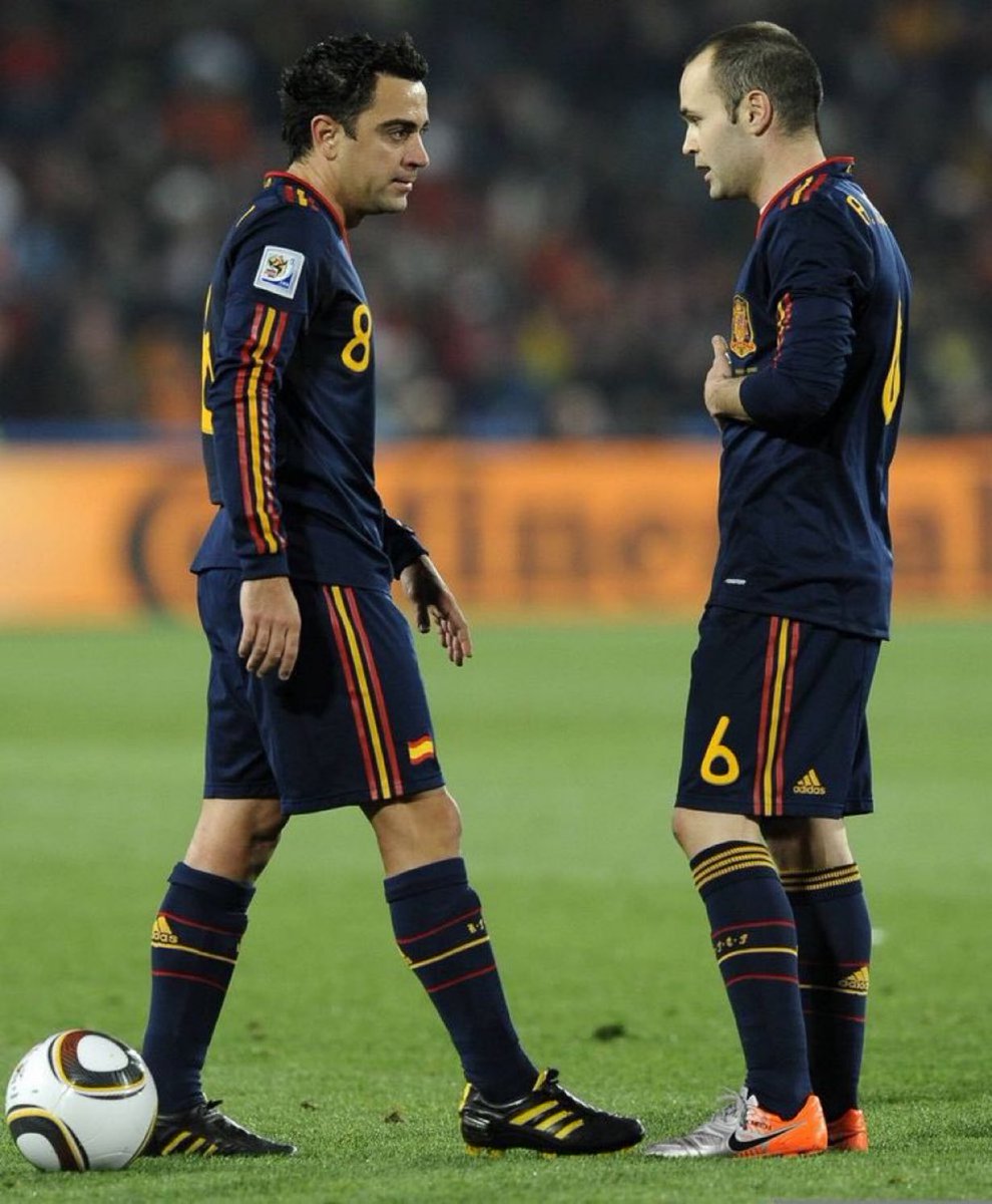 futnostalgico's tweet photo. Xavi e Iniesta. 2010 🇪🇸🤩 https://t.co/tMxZOykM7Y