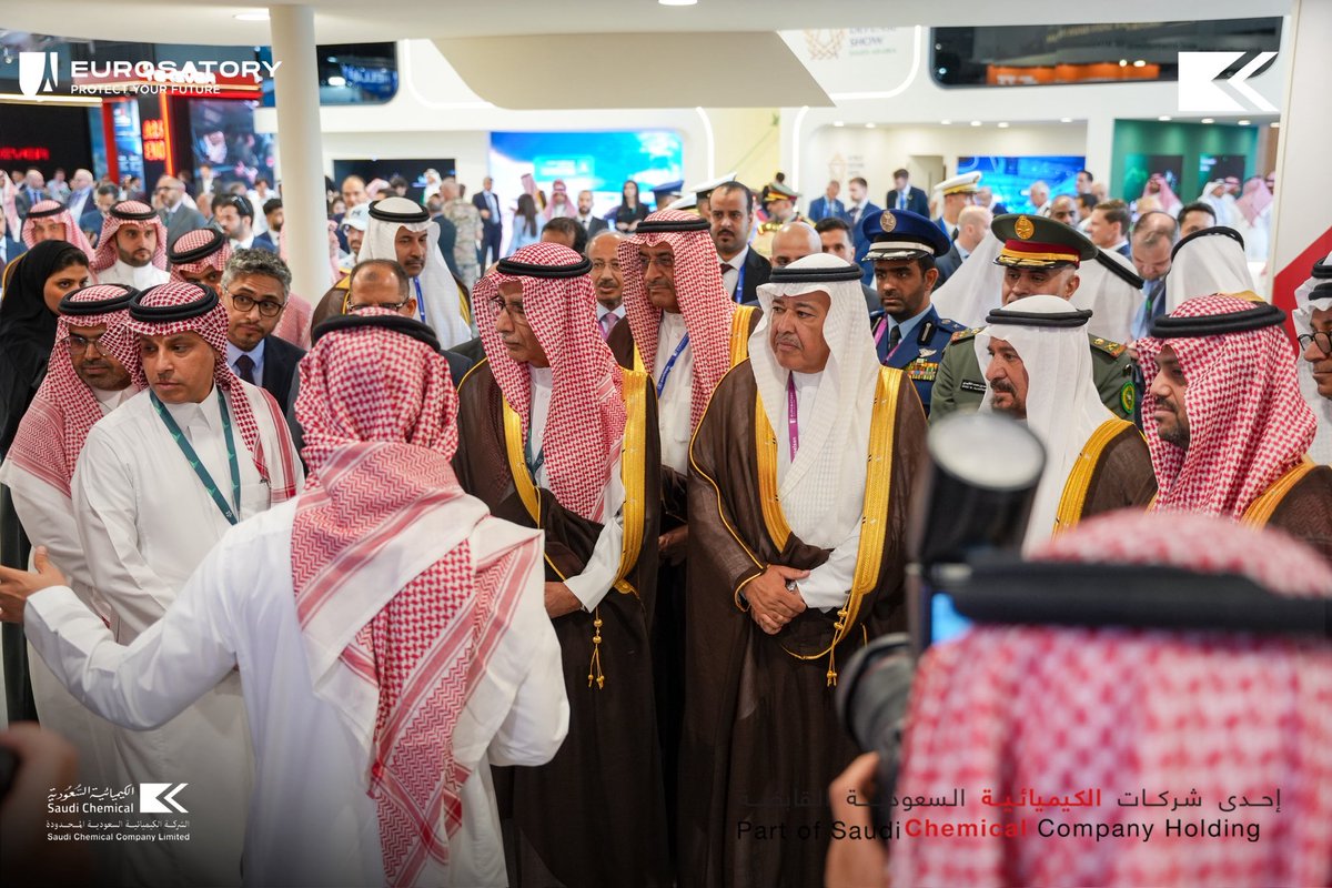 saudi_chemical's tweet photo. انطلاق أعمال اليوم الأول من المعرض الدولي للدفاع والأمن #يوروساتوري_2026 حيث تشارك الشركة الكيميائية السعودية المحدودة ضمن الجناح السعودي، الذي افتتحه معالي محافظ الهيئة العامة للصناعات العسكرية المهندس أحمد بن عبدالعزيز العوهلي، بحضور معالي محافظ الهيئة العامة للتطوير الدفاعي الدكتور فالح بن عبدالله السليمان، ومعالي مساعد وزير الدفاع للشؤون التنفيذية الدكتور خالد بن حسين البياري، وسعادة سفير خادم الحرمين الشريفين لدى جمهورية فرنسا الأستاذ فهد بن معيوف الرويلي، إلى جانب نخبة من الخبراء وصنّاع القرار عالميًا، تأكيدًا على تطور القدرات الوطنية وتعزيز مكانة المملكة وحضورها في قطاع الصناعات العسكرية على المستوى الدولي.