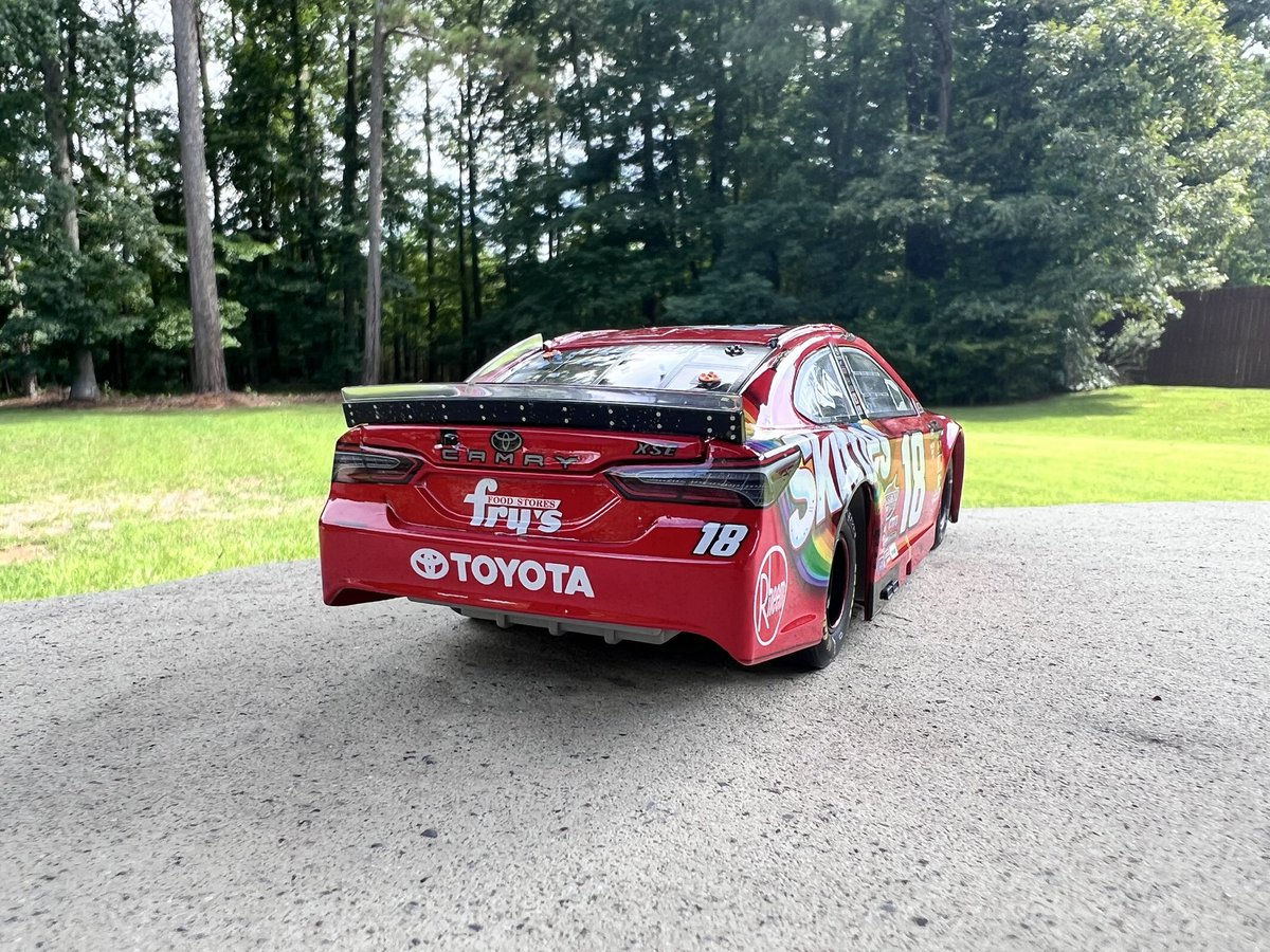 RavinDaveRich8's tweet photo. 2019 ISM Race Win🏁🏆💪
We miss you @KyleBusch 🐐#RIPCHAMP  #ForEverRowdy https://t.co/gL4Q7wX2y2