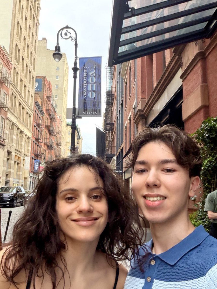 updaterosalia's tweet photo. ROSALÍA with a fan yesterday in New York.

According to the fan’s father’s account, ROSALÍA was extremely kind to his son. 🤍 https://t.co/cMfknYXJ8Q