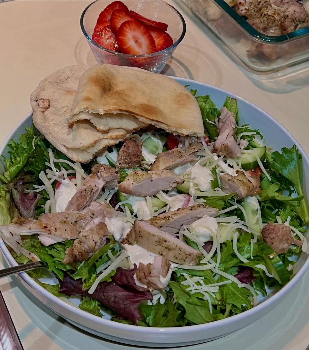 tayruby15's tweet photo. Fresh vegetables + low-fat chicken breast = guilt-free happiness.  Eat easily, and relax a little more. https://t.co/SSw97SmMPG