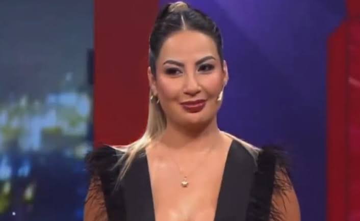 JHONN_FW's tweet photo. #LaGranjaVIP terminó, pero Pamela Lopez sigue dando contenido mientras que de la ganadora ni la sombra. Jajaja. https://t.co/Od6IQTbFAd