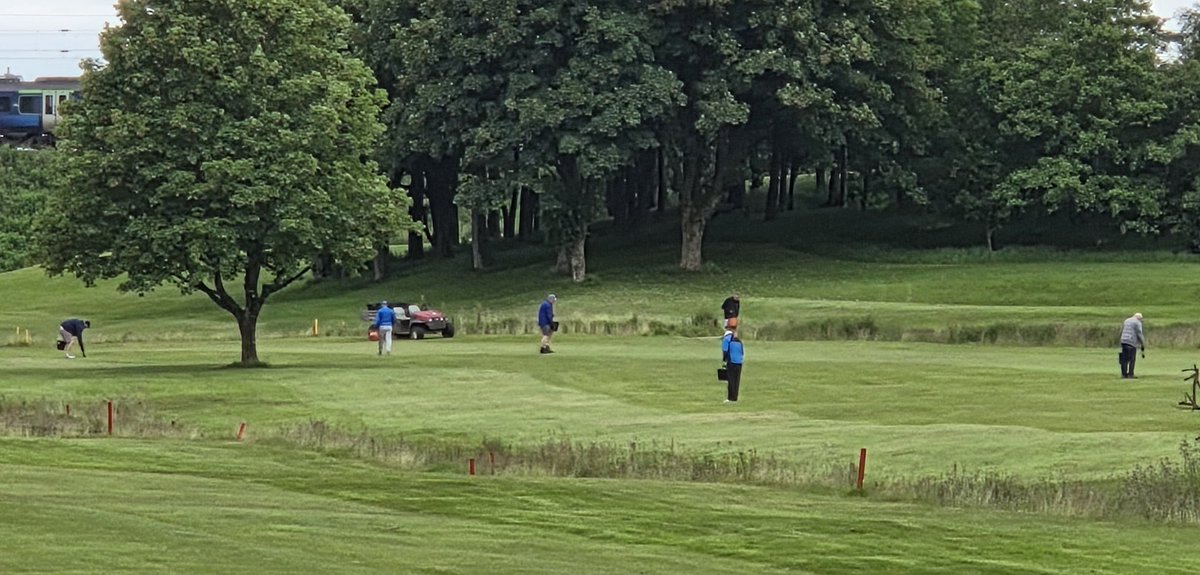 Falkirk_Greens's tweet photo. Some of our volunteers out this morning  seed &amp; soiling fairways on the back 9 holes 👏👏⛳️⛳️ https://t.co/prHxrNvDxN