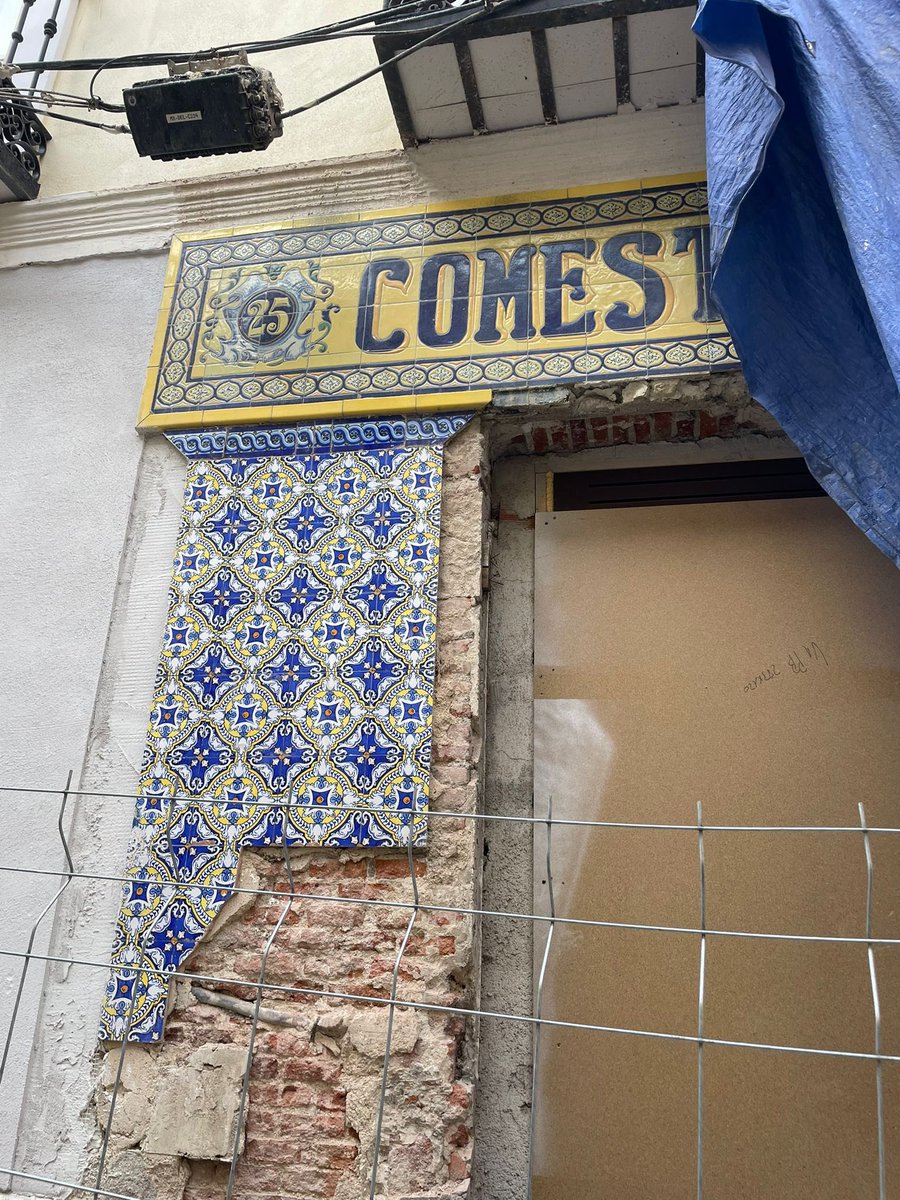 museoes's tweet photo. Destruyendo patrimonio en Lavapiés. Calle Ministriles con San Carlos. https://t.co/DOTJSH7SoG