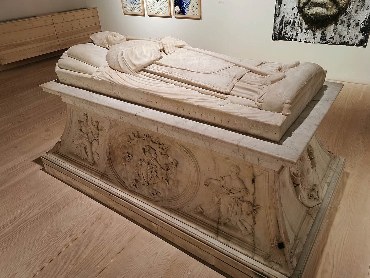 trastamara_ana's tweet photo. Se hizo para el convento de San Esteban de Murcia. Su promotor fue el obispo Esteban de Almeyda y fue uno de los primeros colegios de jesuitas en España y primero en el Reino de Murcia. 

Es una de las muestras más destacadas de la arquitectura renacentista en Murcia. 
La iglesia está desacralizada.

En la actualidad alberga dependencias de la presidencia de la Comunidad Autónoma de Murcia.

En esta iglesia tuvo lugar hace unos días la ceremonia por la que se le concedió a la princesa Leonor la medalla de oro de la Región de Murcia.
