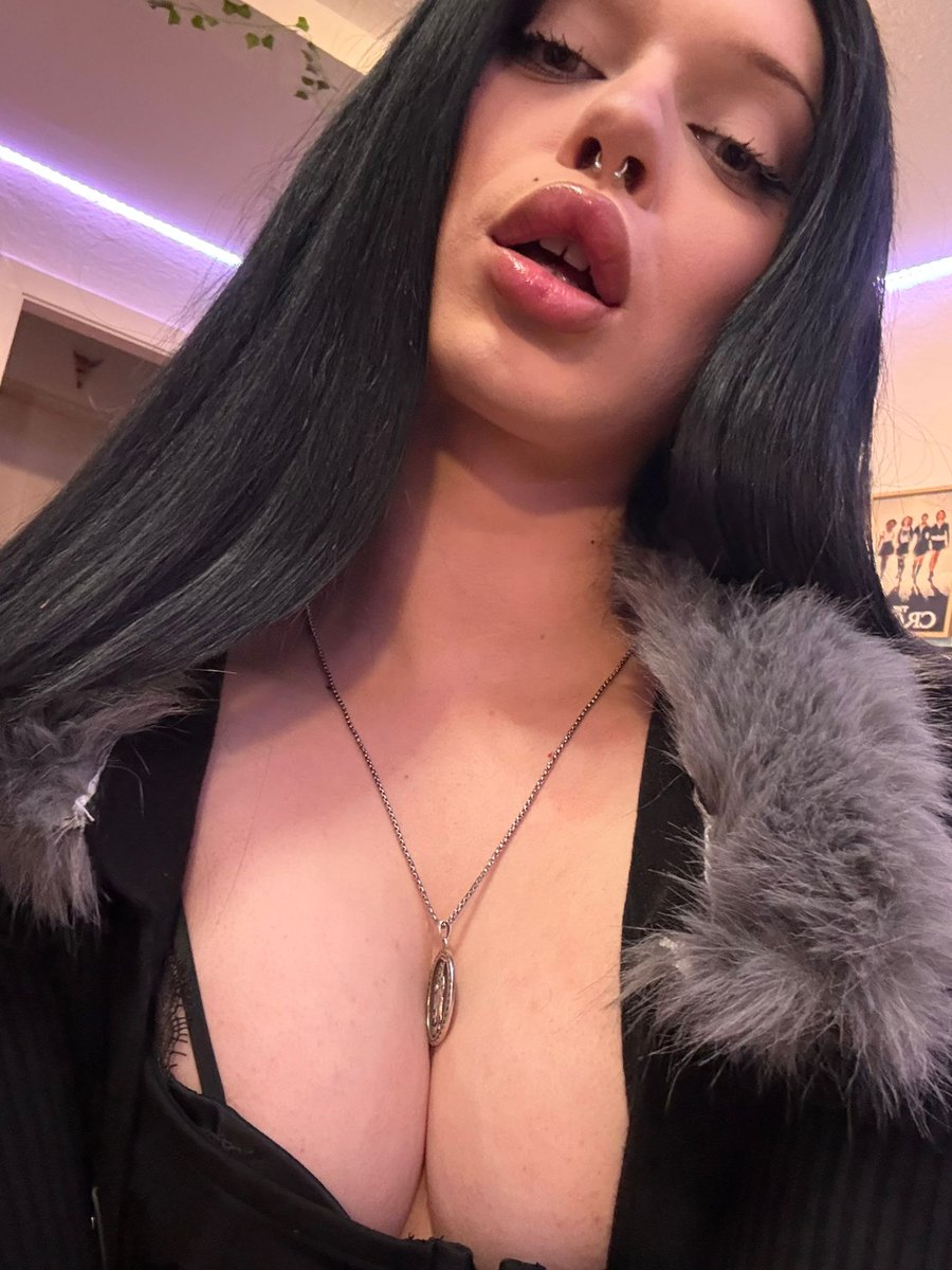 EstherFoxxx2's tweet photo. Mund auf 💦 und sende mir die Nummer deiner Freundin! 😈 https://t.co/vj0mgJT7oC