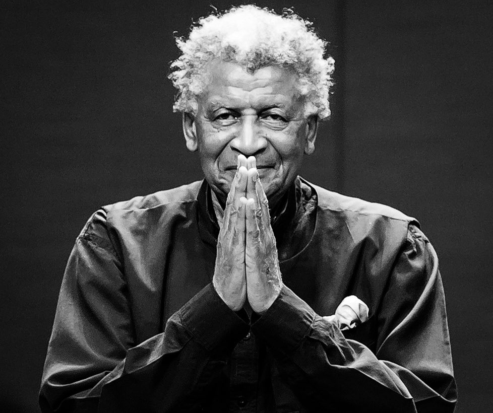 MbuyiseniNdlozi tweet picture