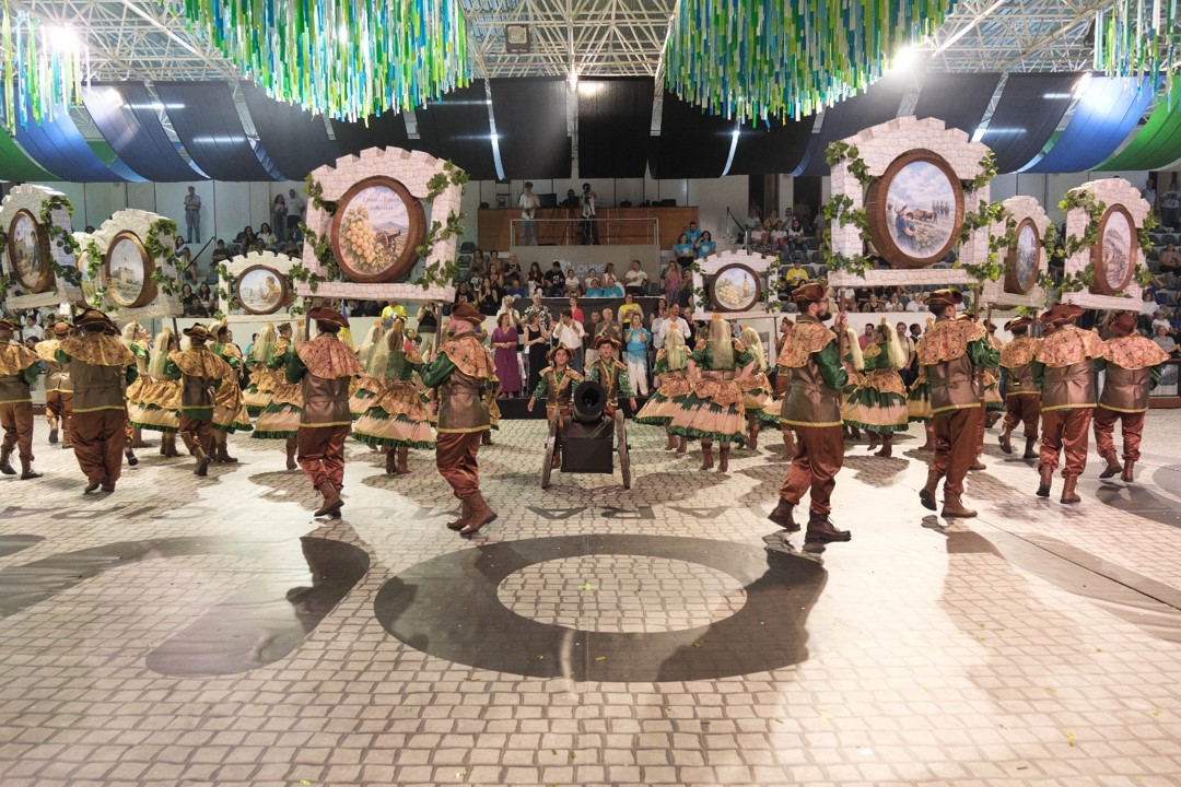 JFBucelas's tweet photo. No dia 13 de junho a Marcha da Freguesia de Bucelas fez a sua apresentação no Pavilhão Paz e Amizade em Loures.
A Marcha da Freguesia de Bucelas, apresentou este ano o tema “Rota Histórica das Linhas de Torres”, celebrando um dos mais marcantes legados históricos da região. https://t.co/9v67aQSq2j