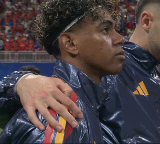 TouchlineX's tweet photo. 🚨 𝗡𝗘𝗪: Lamine Yamal during the National anthem! 🇪🇸💫 https://t.co/4Cz6Fs1c5L