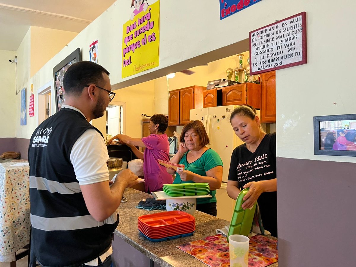 ritaburgos10's tweet photo. La Secretaría de Seguridad a través del Centro de Prevención, llevó a cabo en el comedor Samuel #Nogales la actividad “Mi Caja de Herramientas” de la #JornadaPermanentePorLaPaz.

Fortalecemos autoestima, empatía y valores impulsando entornos más seguros ⁦
@AlfonsoDurazo⁩ https://t.co/uo1ddsSGpR
