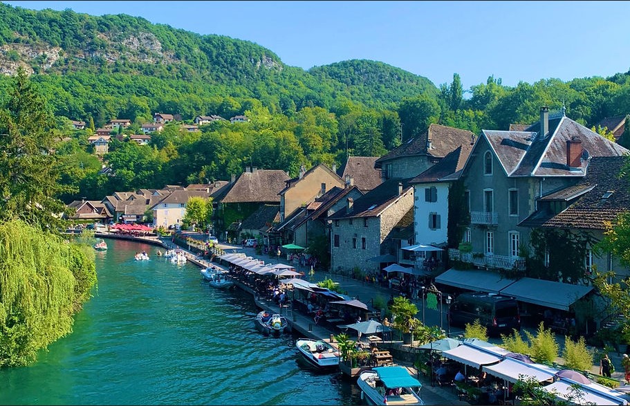 Image de Préfète de la Savoie - 🏘️ #VillagesdAvenir | Labellisée en janvier 2024, la commune de Chanaz est&nbsp;accompagnée par l’État s