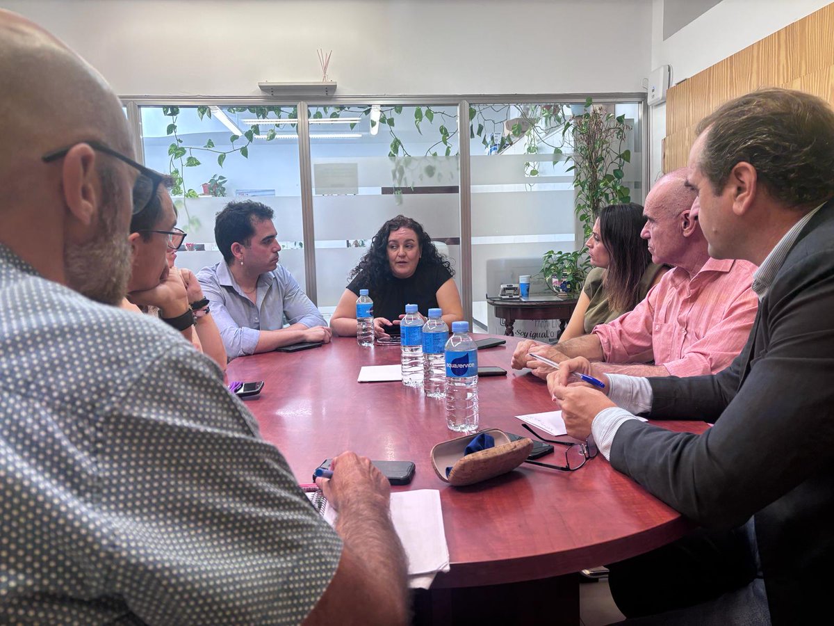 PSOEAytoSevilla's tweet photo. Proteger el patrimonio de la Expo y defender a sus trabajadores es nuestra prioridad.

Hoy @antoniomunozsev, @nachogonfer y @MyriamDRguez se han reunido con Legado @Expo92 y los empleados del Pabellón de la Navegación. El compromiso es firme.

❌ Ni un cierre más en la Cartuja. https://t.co/eFvqYBeOnH