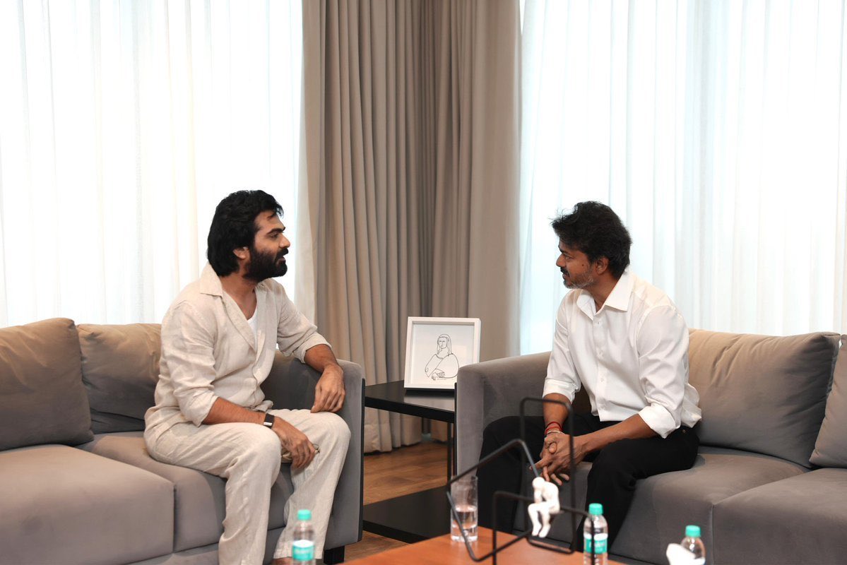 VenkatRamanan_'s tweet photo. THE SPECIAL MEET ❤️✨
#SilambarasanTR And #CMVijay 🤝💥 https://t.co/QPUXW3wXY6