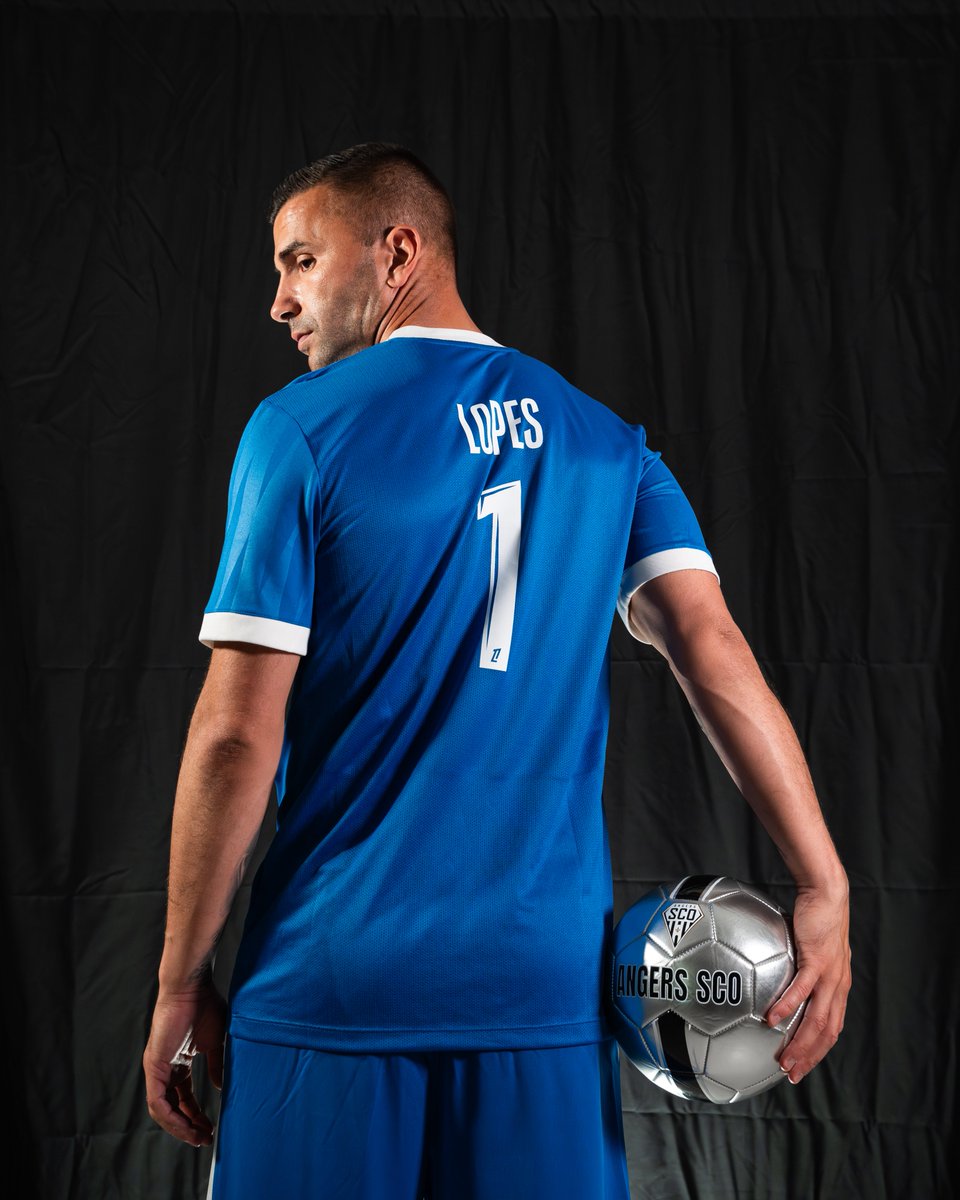 AngersSCO's tweet photo. Anthony Lopes est angevin 🖤🤍 https://t.co/9WppQw21Qb