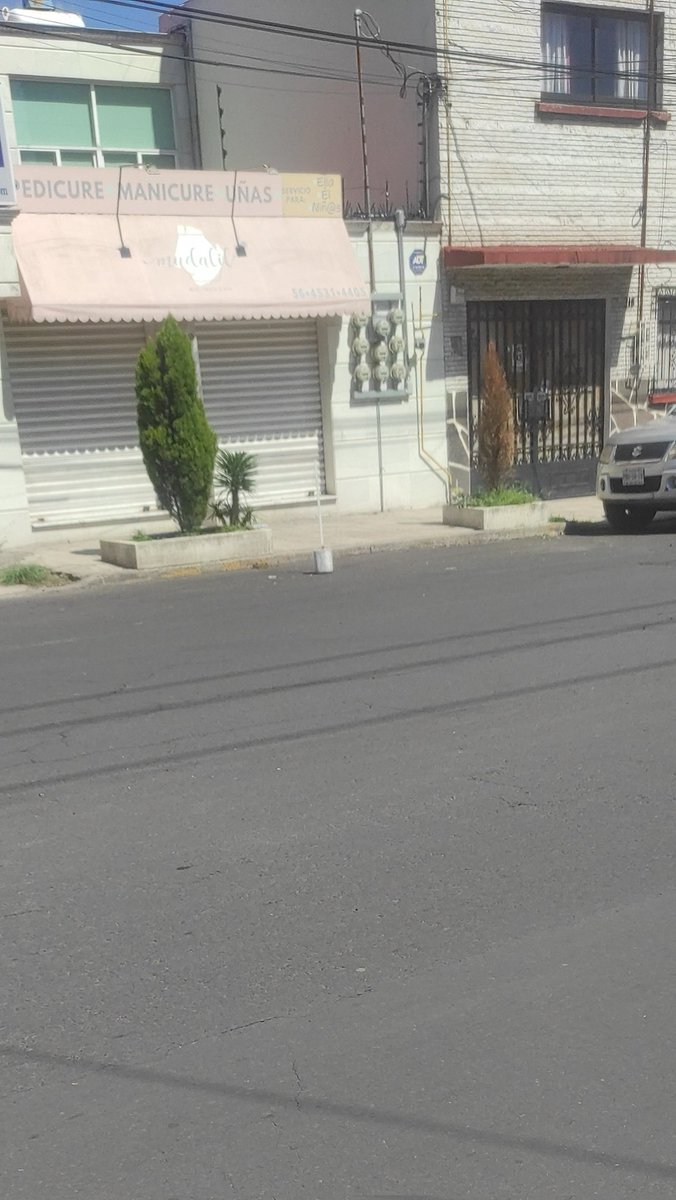 FlashDC7's tweet photo. Y así se adueñan todoooooos los días de la calle para tener "su lugar de estacionamiento" @SSC_CDMX @UCS_GCDMX en Ignacio Allende 216 Clavería Azcapotzalco https://t.co/j25Lpe2Gz3