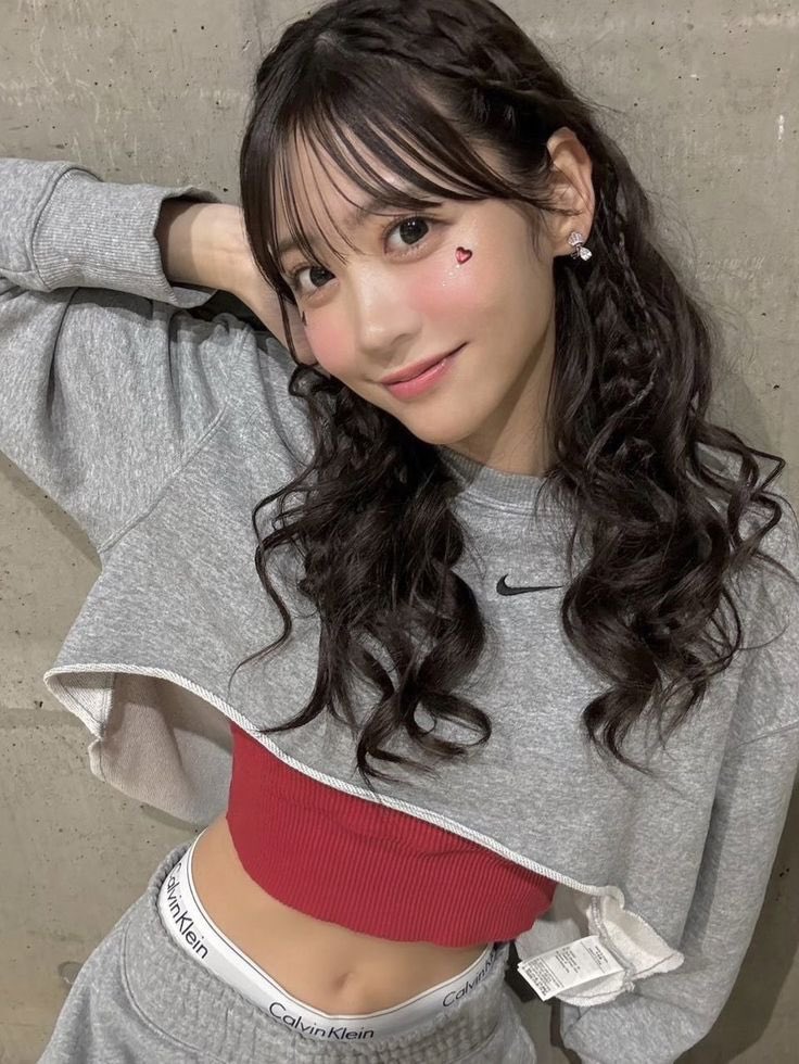 moja_3582's tweet photo. @Pokemonana1207 こーゆーこと

なんだろう。あの、グレーのめっちゃ短い部屋着みたいなのあるやん。女子が履いてるやつ
あれと同じ感覚 https://t.co/GGYLB6VqAp