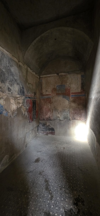 TotPompeia's tweet photo. 📢 Completada la 𝗖𝗮𝘀𝗮 𝗜.𝟳.𝟭𝟵, integrada en el grup de la Casa de l’Efeb. Conserva uns frescos especialment interessants, amb una excel·lent preservació dels colors.  #Pompeia #Arqueologia #Pompeii

Visiteu-la: https://t.co/xdNDQ2XlWH https://t.co/ruQMd8hACz