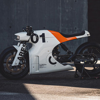 core77's tweet photo. This incredibly sexy electric motorcycle is by a startup called Real Motors. Called Project Ares, the bike is wrapped in a sculpted shell that looks straight out of anime:… https://t.co/jLoT8AMtoP #ElectricMotorcycle #ProjectAres #RealMotors #MotorcycleDesign #AnimeInspiration https://t.co/VxmLJqfyuQ