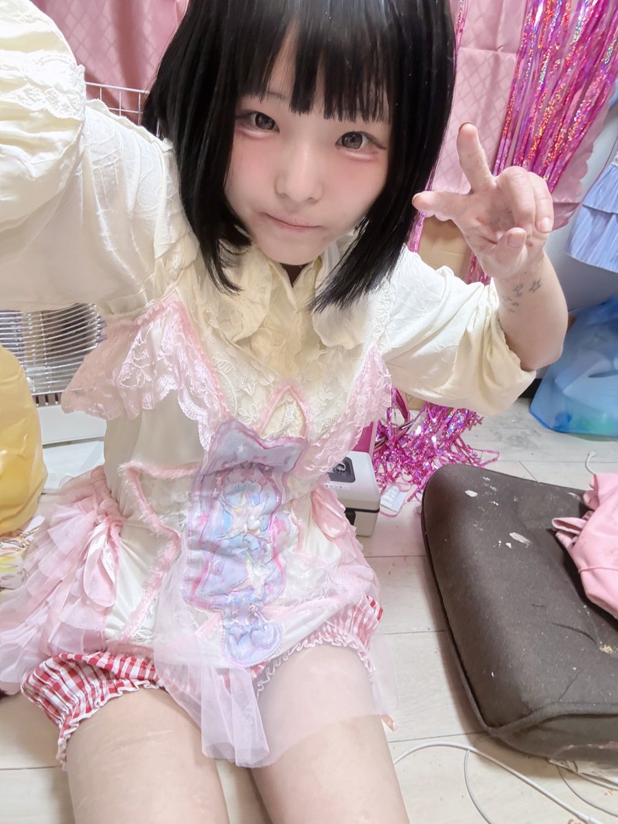 hpqqr's tweet photo. キャミソール可愛いでしょ、夜の気分屋さんだいすきまたお迎えしたい https://t.co/7mltgdQMlt