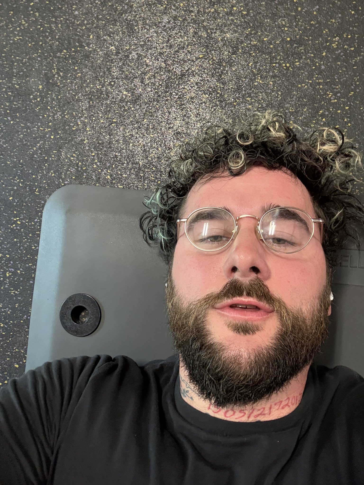 2 pic. I had to take a butt hiatus for a while, but I finally shoved something up my shitter yesterday! https://t.co/UnYUytp6nH